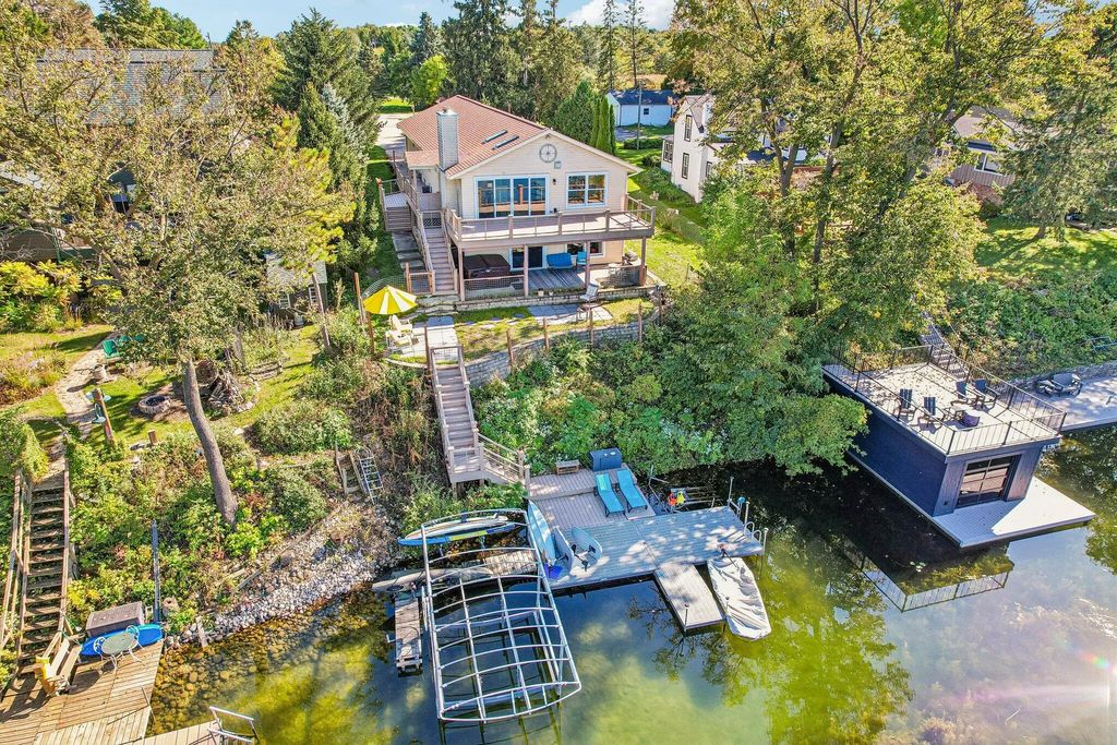 105 E Lake Ln, Richfield