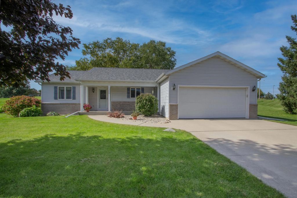 1306 Davies Ct, Watertown