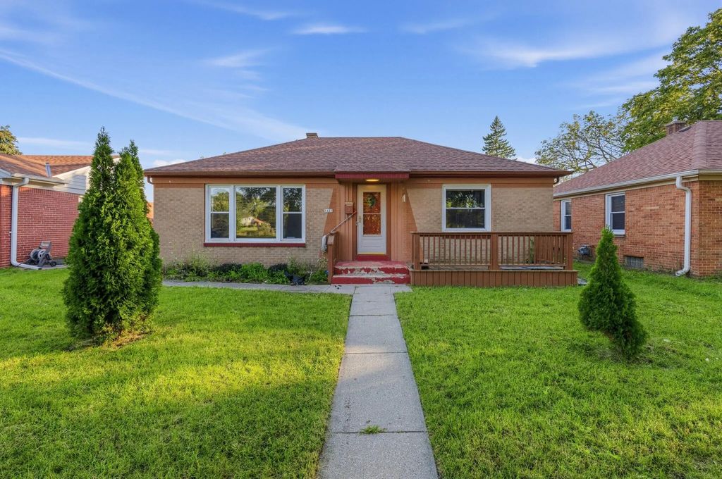5425 W Lincoln Creek Dr, Milwaukee