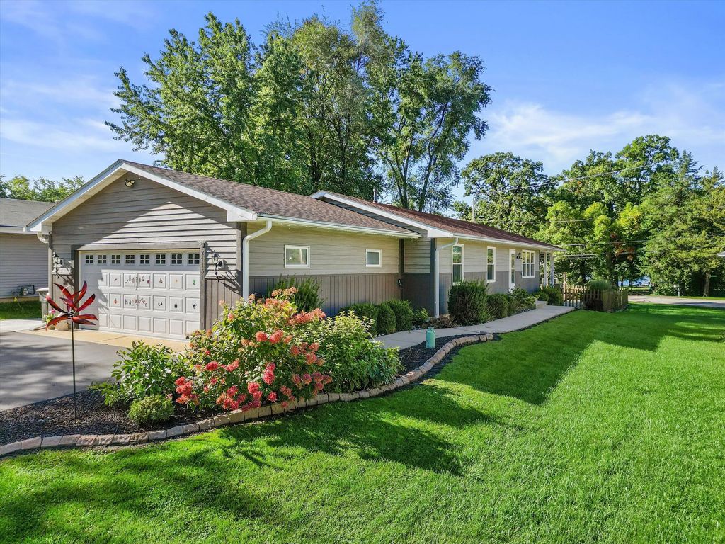 27151 99th St, Salem Lakes