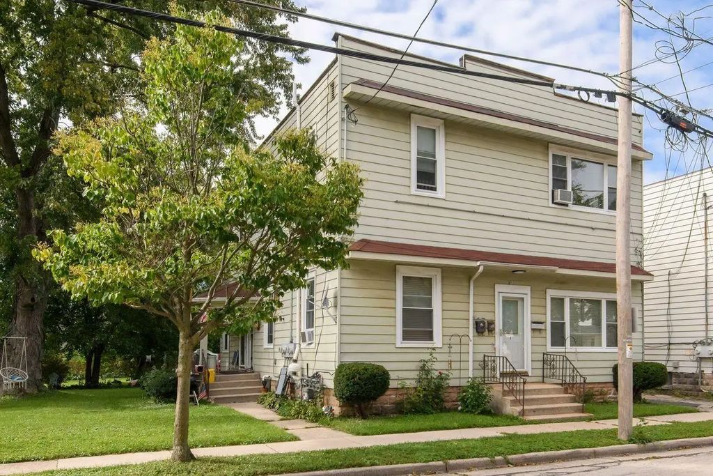 1212 The Strand -, Waukesha
