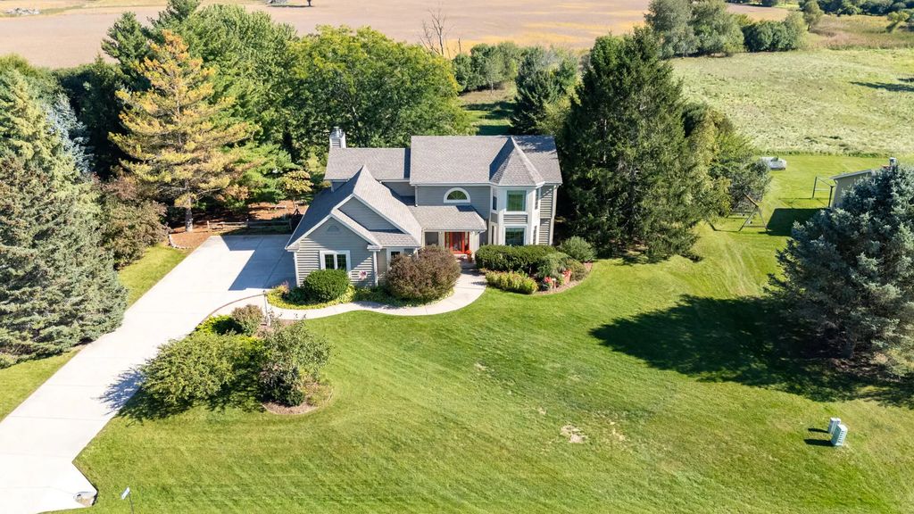 1481 Rivers Edge Pkwy, Oconomowoc