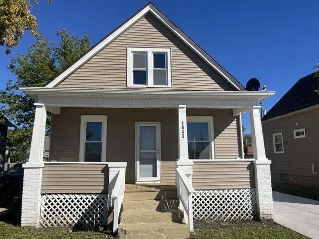 2043 Clark St, Racine