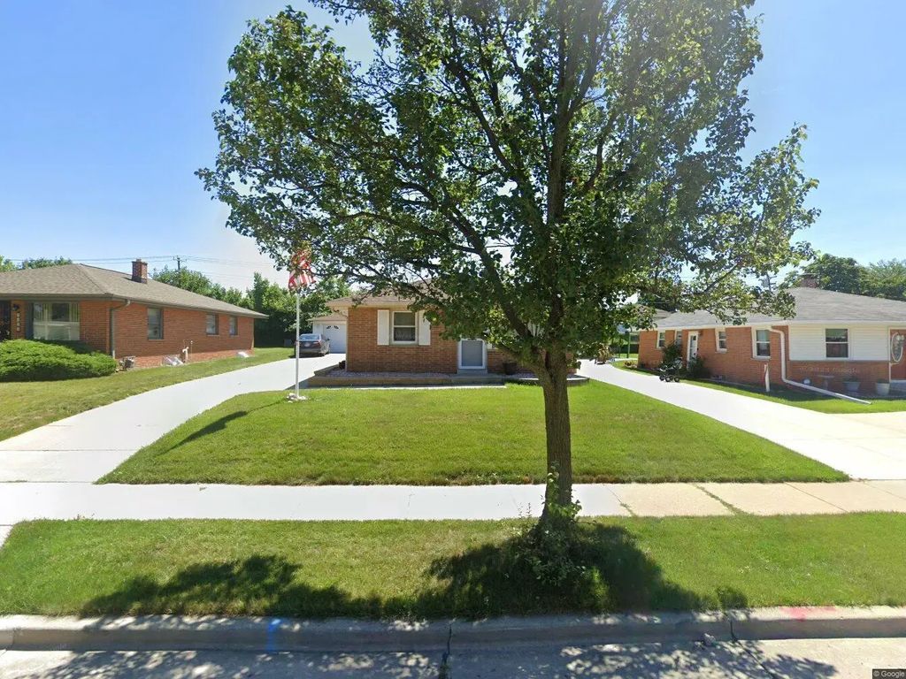 2429 W Carpenter Ave, Milwaukee