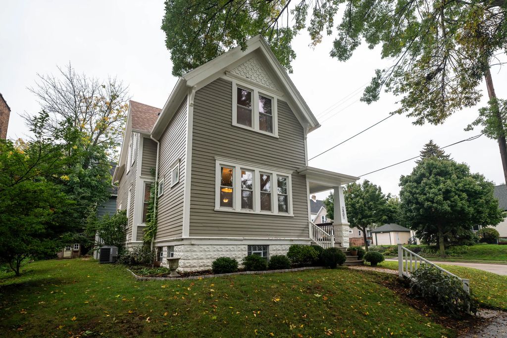 2401 S Williams St, Milwaukee