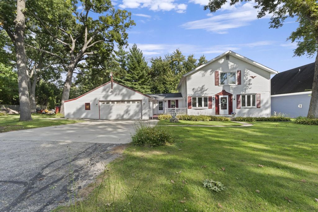 N9114 Cedar Ave, East Troy