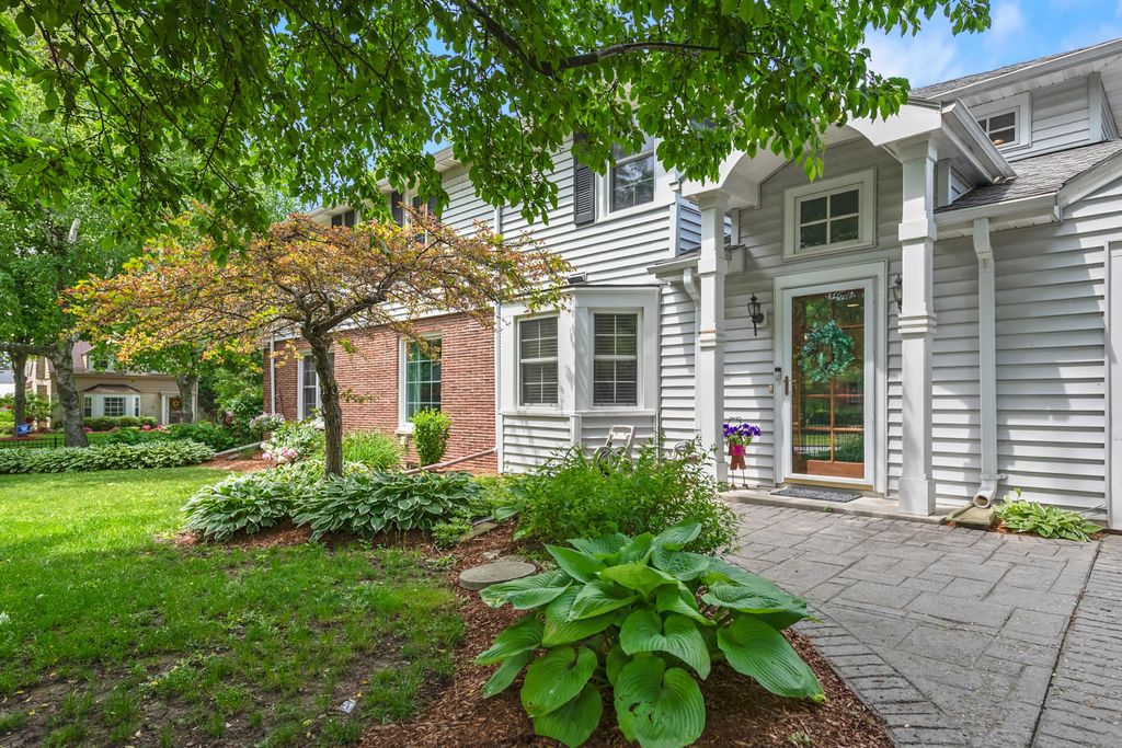 4800 N Woodburn St, Whitefish Bay