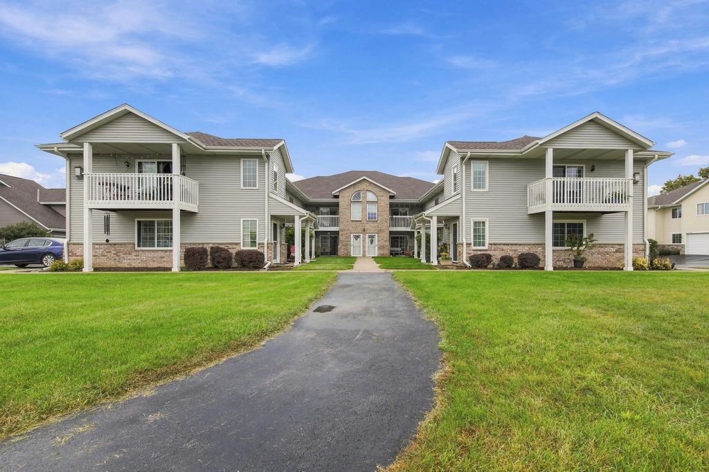 W197n17002 Stonewall Dr, Jackson