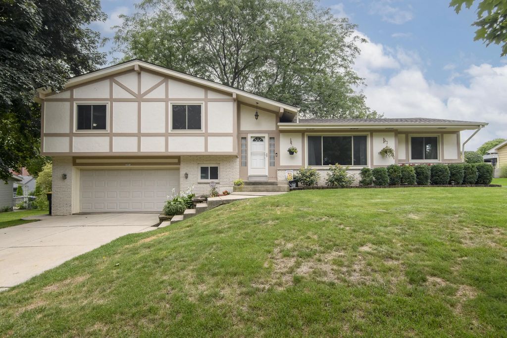 2601 Pendleton Pl, Waukesha