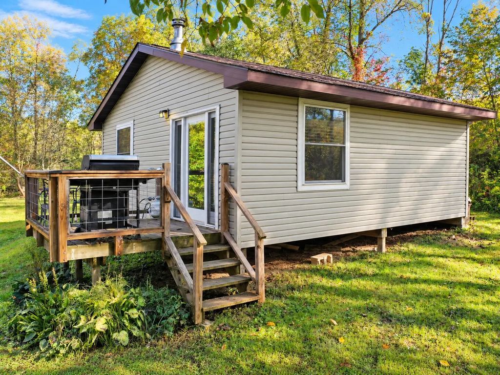 E3872 Franks Ln, Harmony