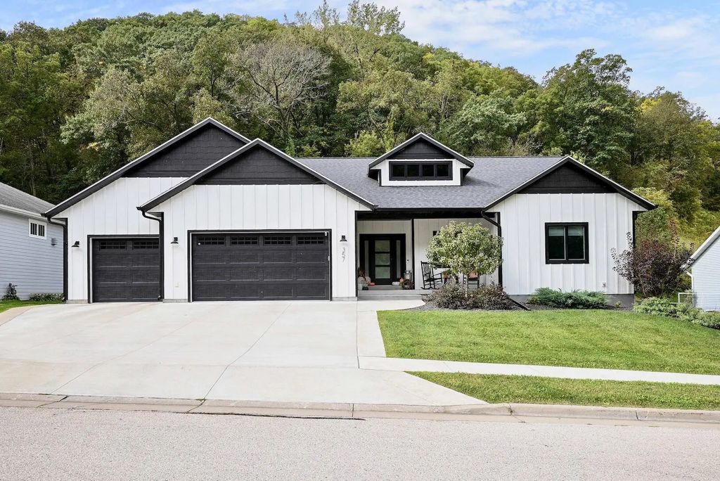 357 Valley Oaks Dr, Winona