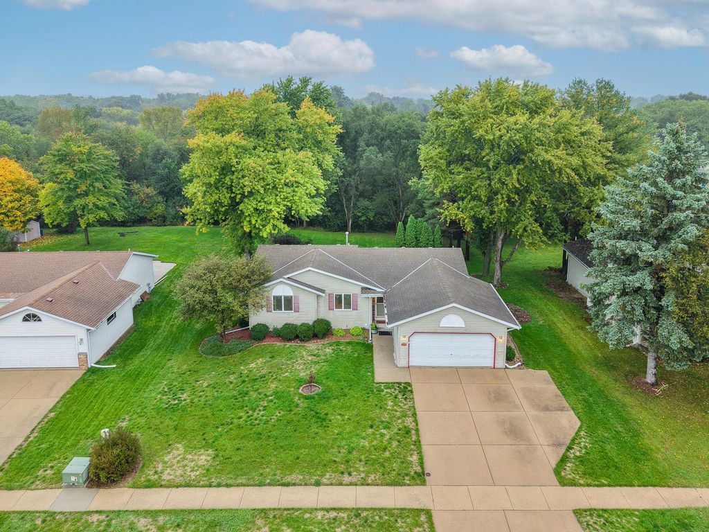 2796 Thomas Dr, East Troy