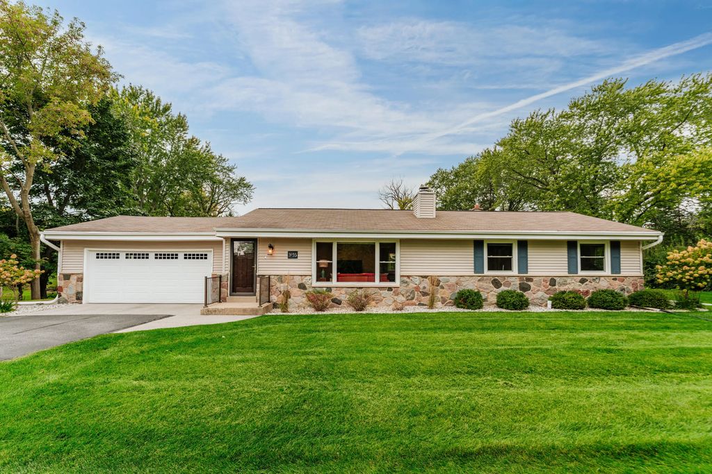 3035 Pilgrim Rd, Brookfield