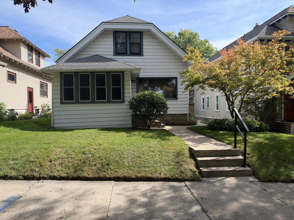 1613 E Pryor Ave, Milwaukee