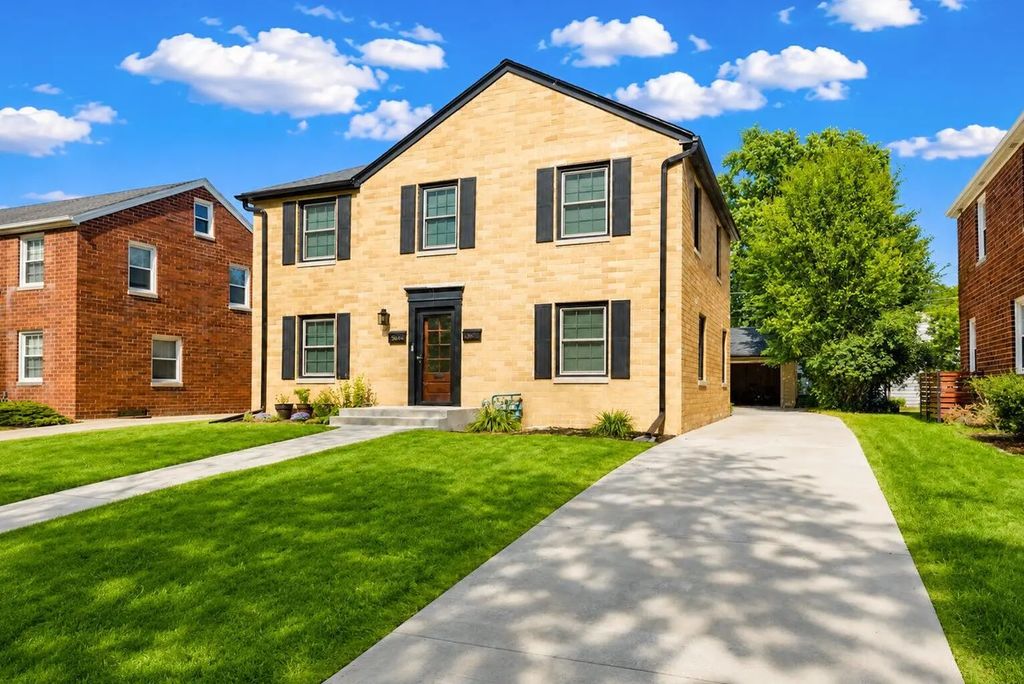 5026 N Bay Ridge Ave, Whitefish Bay