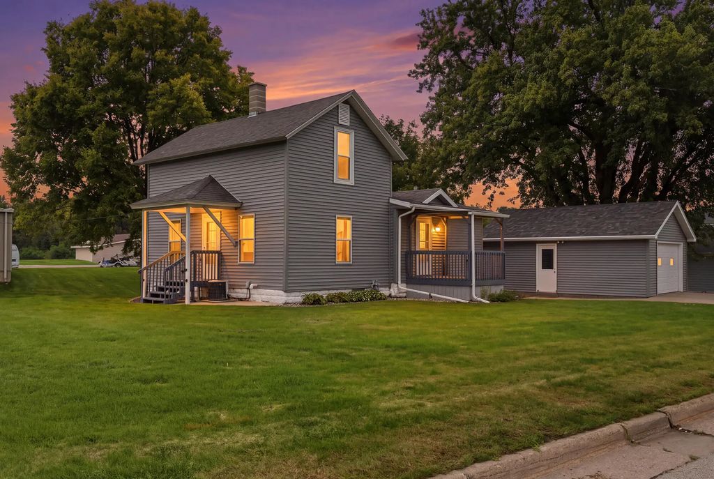 112 Wall St W, Holmen