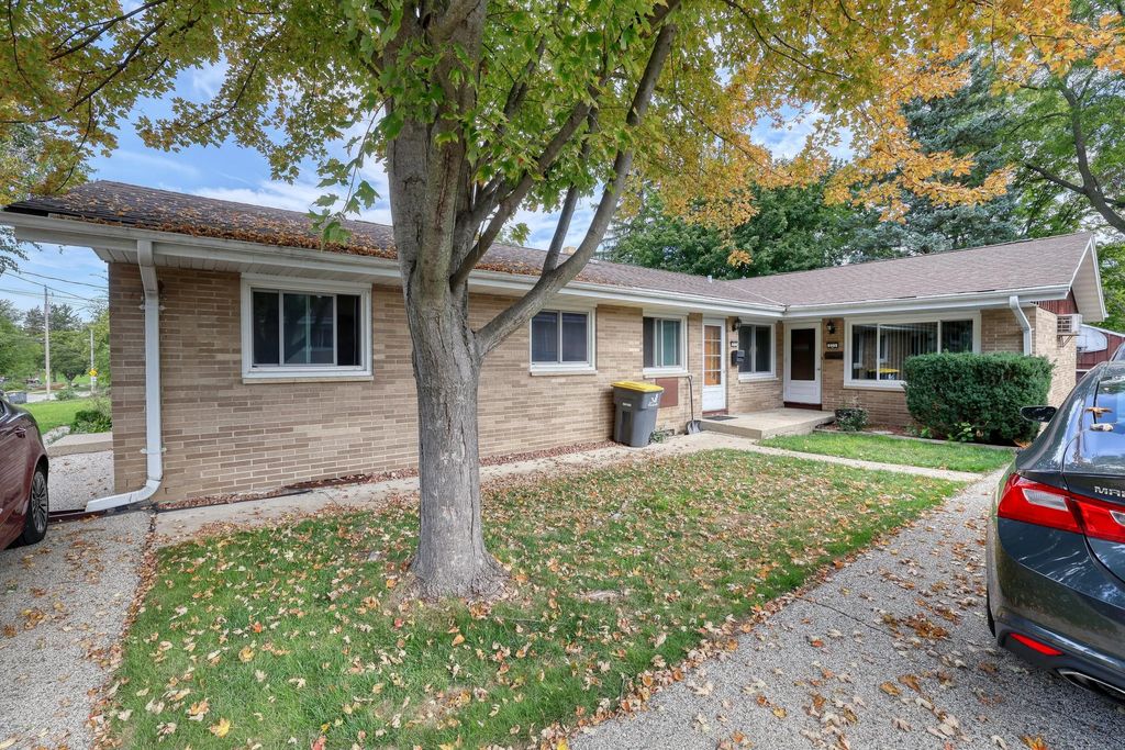 221 Spring St 223-225, Waukesha