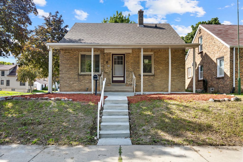 337 S 65th St, Milwaukee