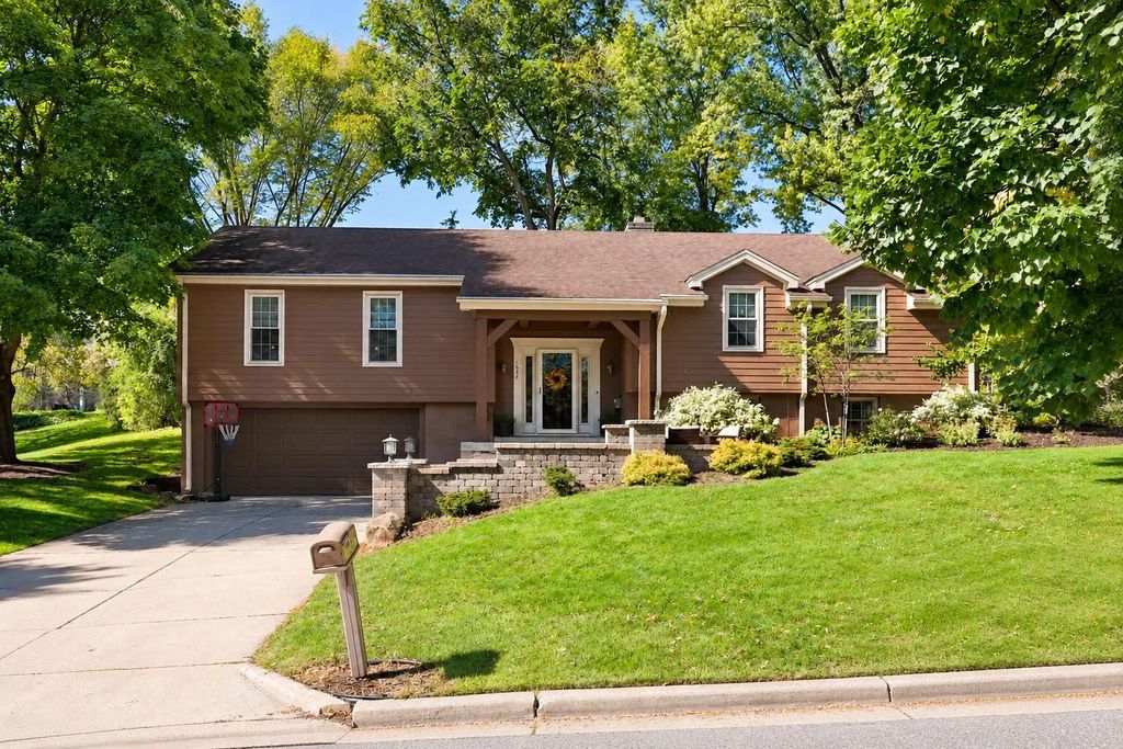 1057 N 123rd St, Wauwatosa