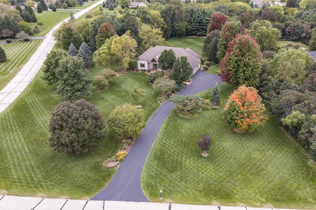 W347s9485 Jericho Ct, Eagle