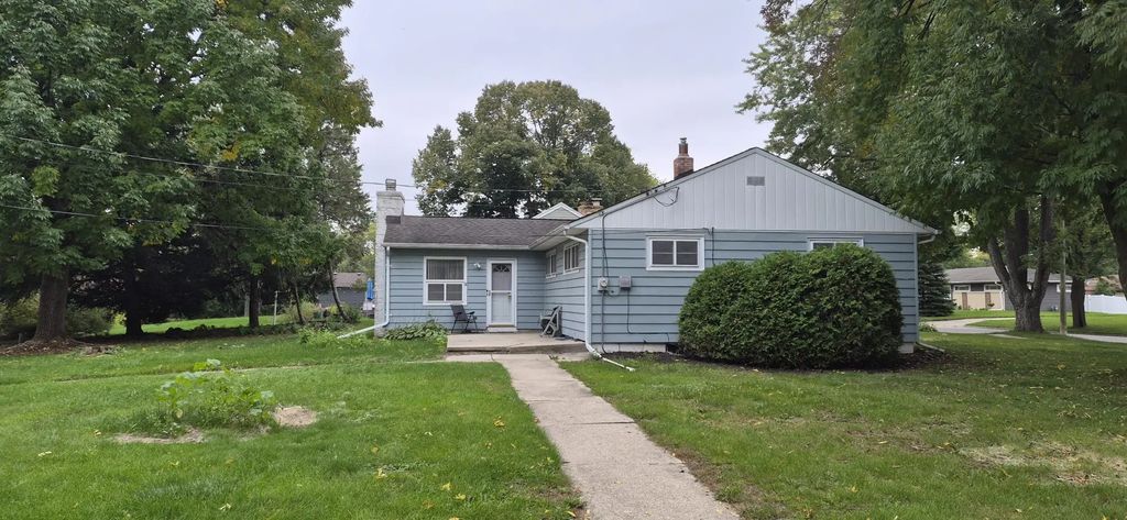 4574 N 107th St, Wauwatosa