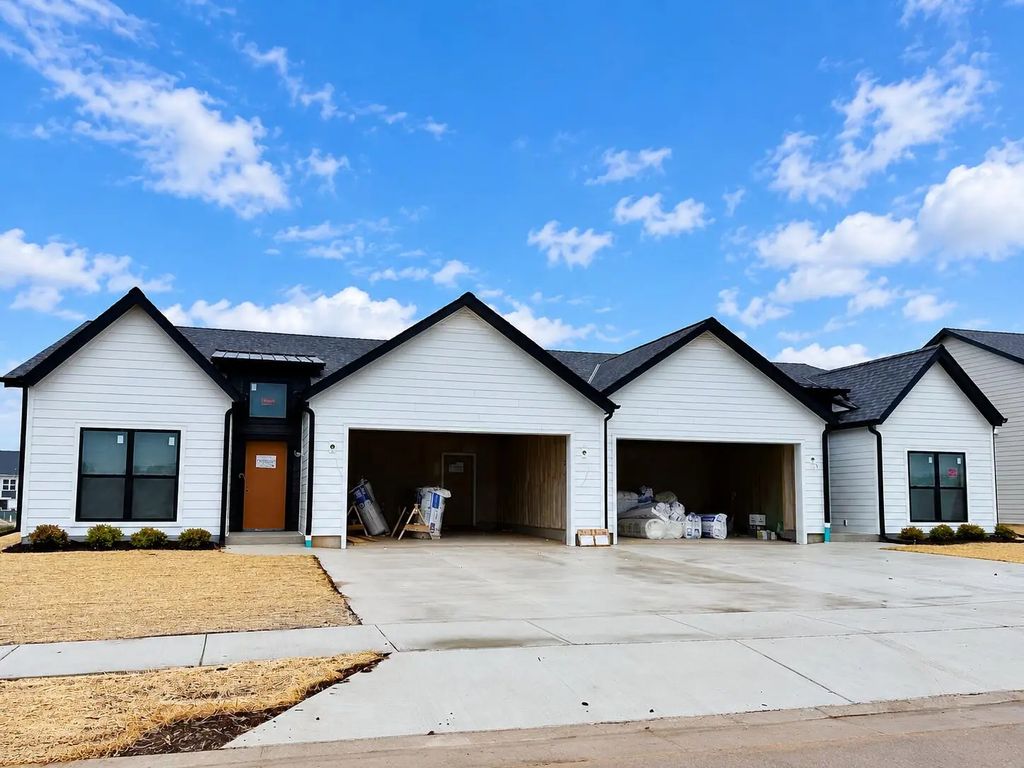830 Stanton Way, Saukville