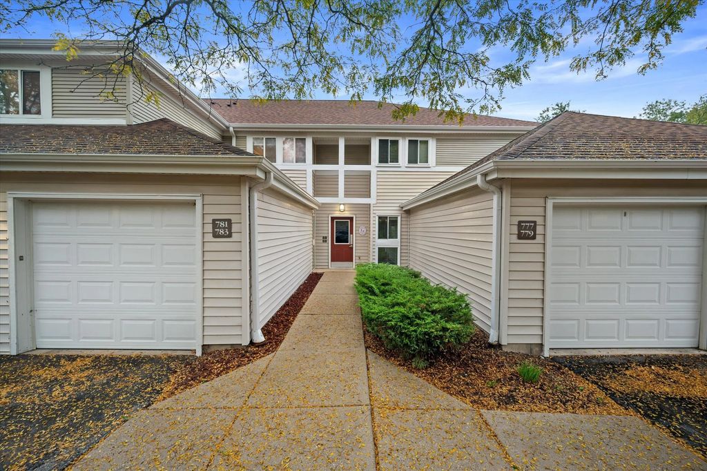 779 W Puetz Rd, Oak Creek