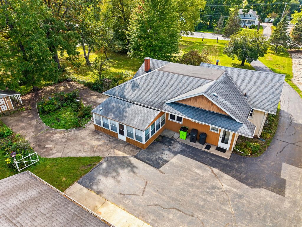 901 S Stuart Rd, Mount Pleasant