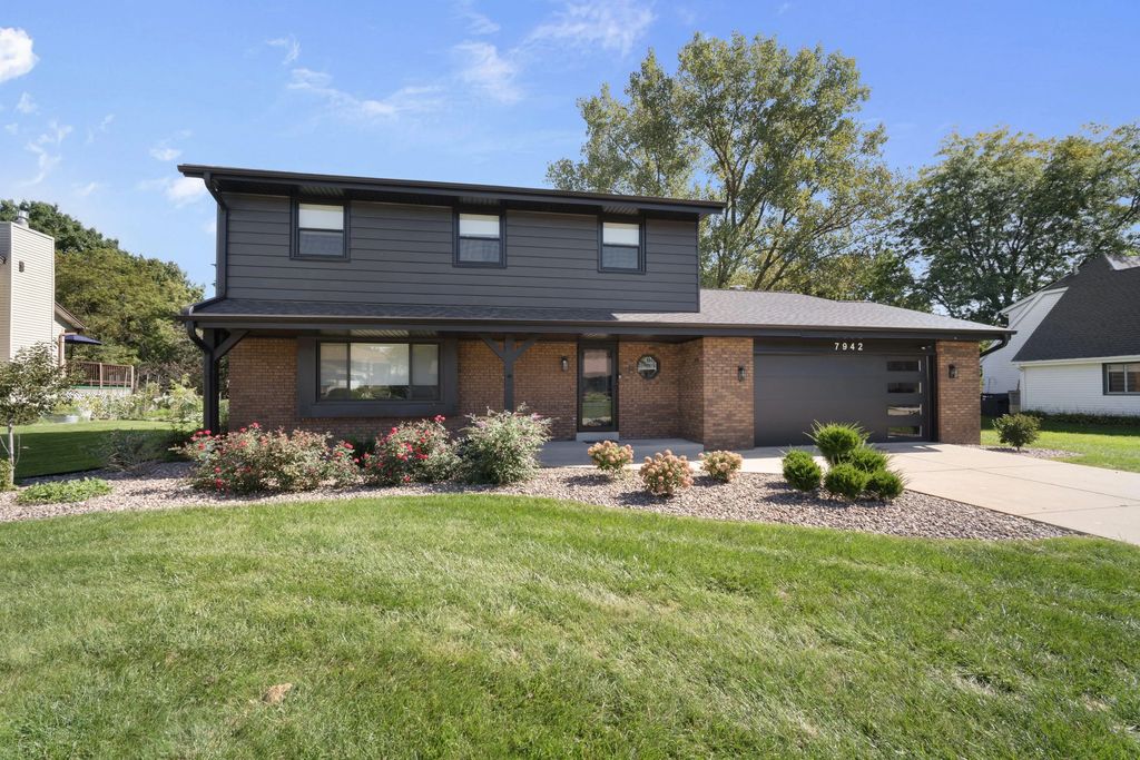 7942 S 66th St, Franklin