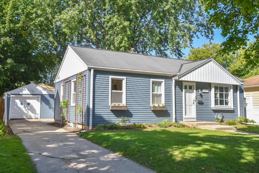 3429 N 95th St, Milwaukee