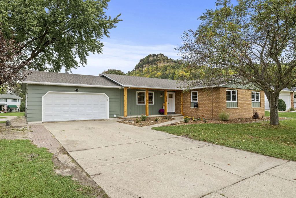 2905 Farnam St, La Crosse