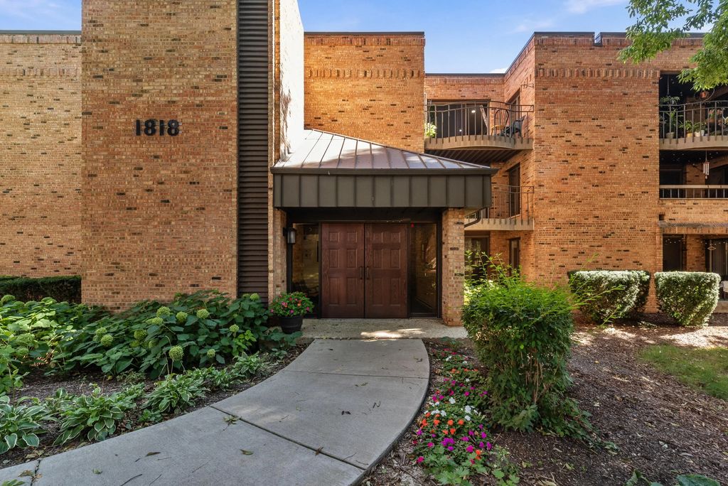 1818 E Shorewood Blvd 313, Shorewood