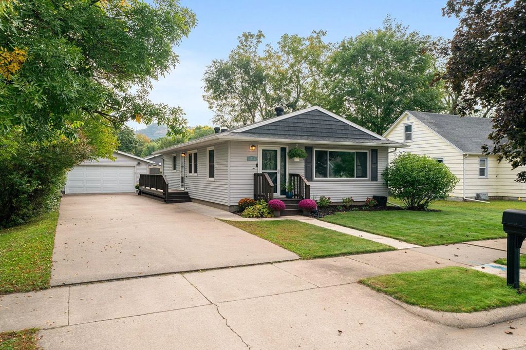 3315 26th St S, La Crosse