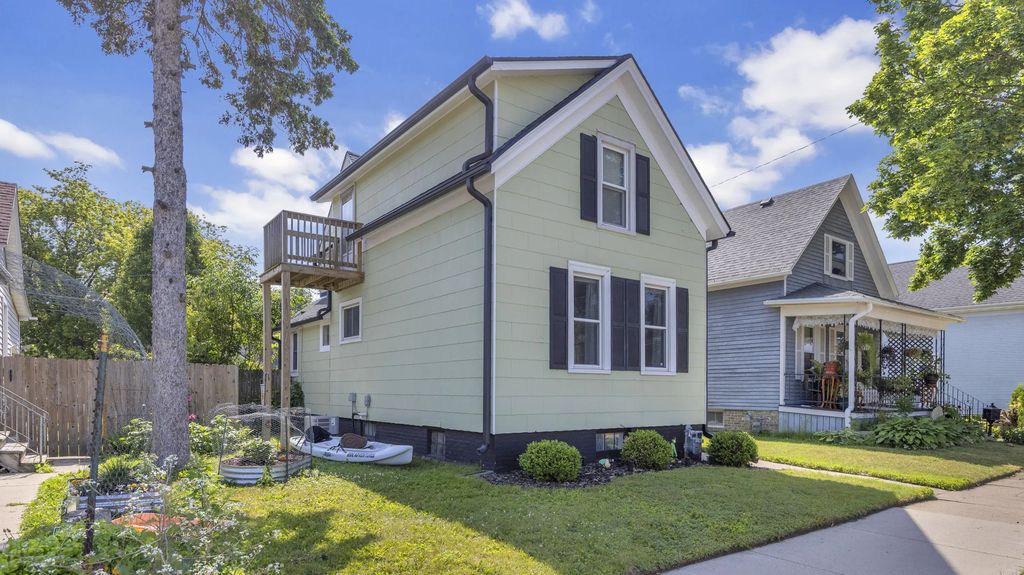 1631 Blocki Ct, Sheboygan