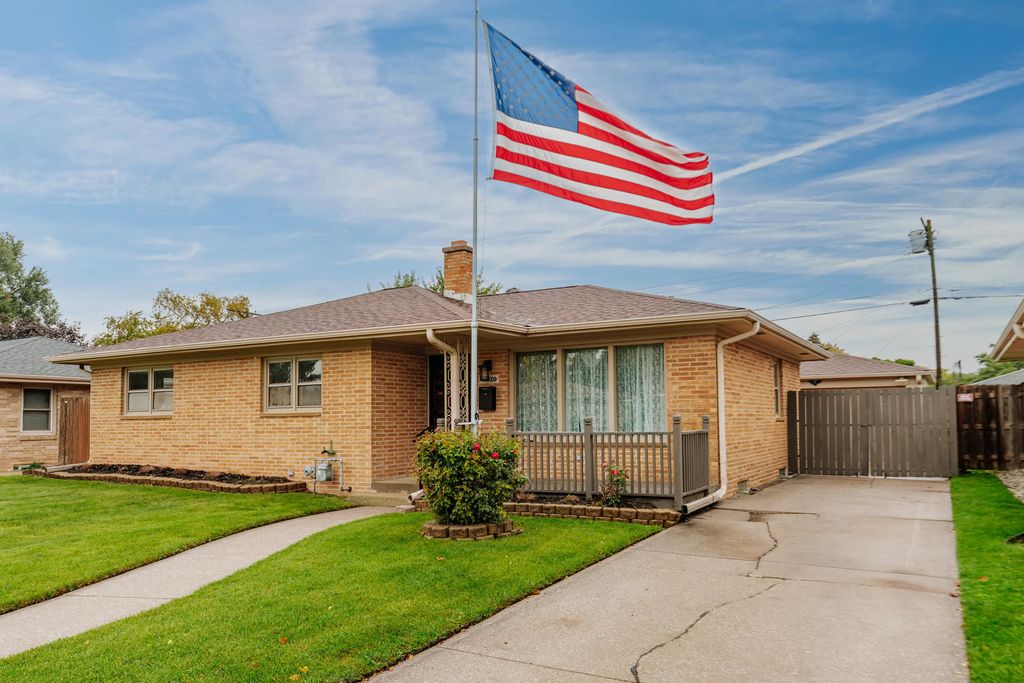 1020 Coronada Dr, Racine