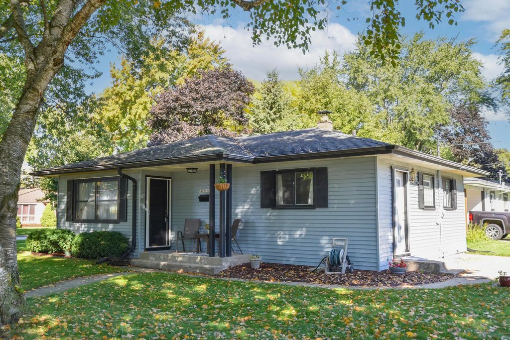 N40w6548 Jackson St, Cedarburg