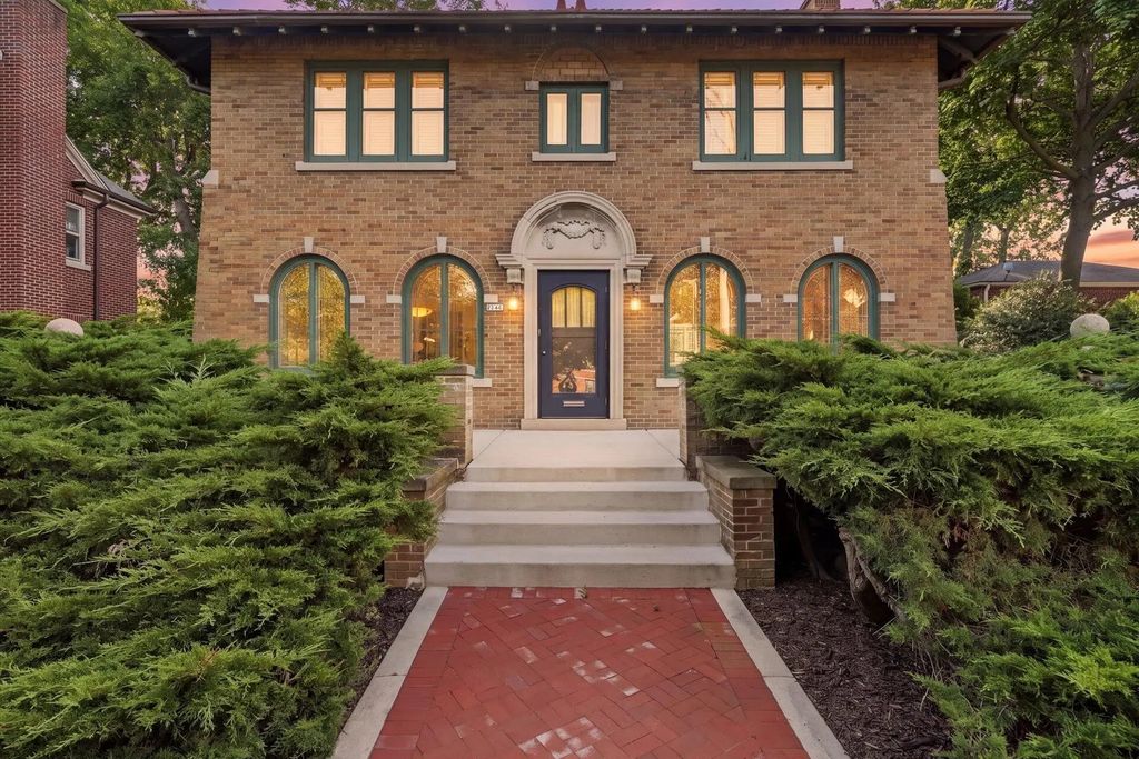 2522 N Summit Ave, Milwaukee