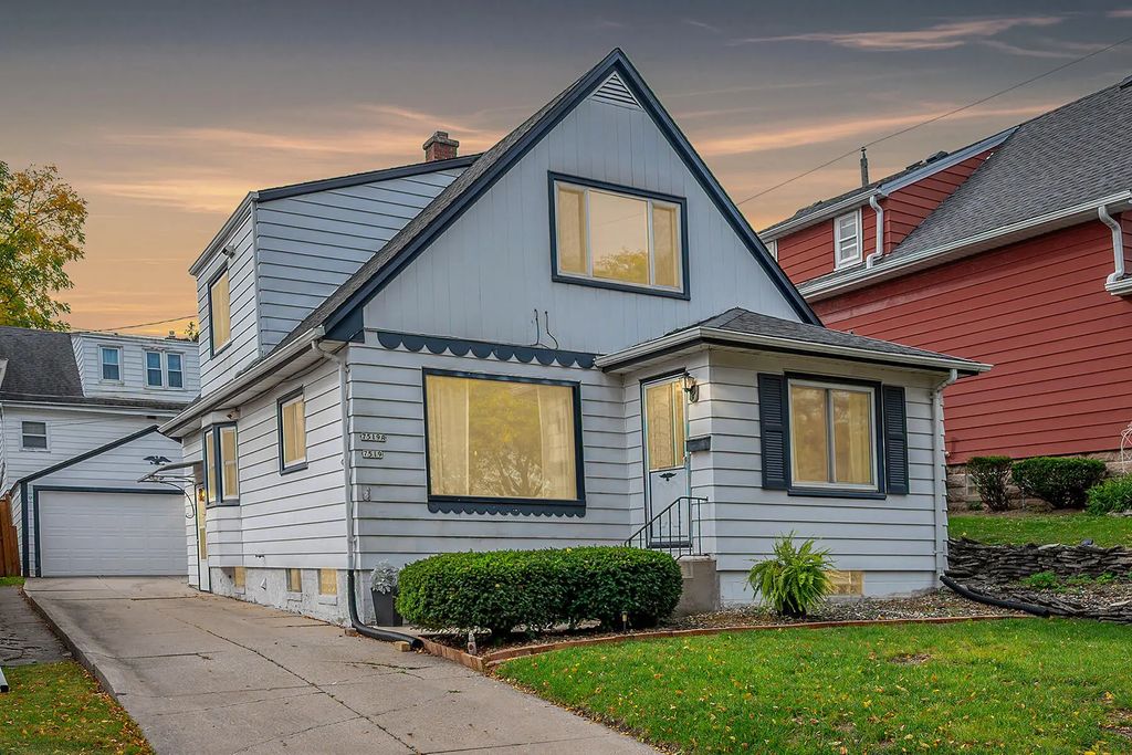 7519 W Clarke St, Wauwatosa