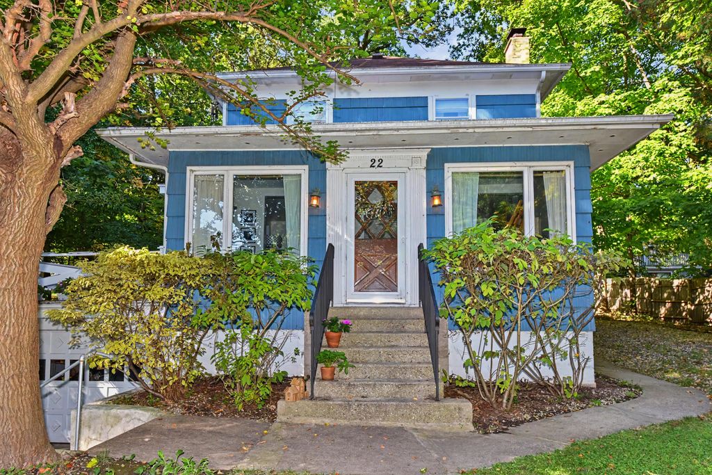22 S Walworth Ave, Williams Bay
