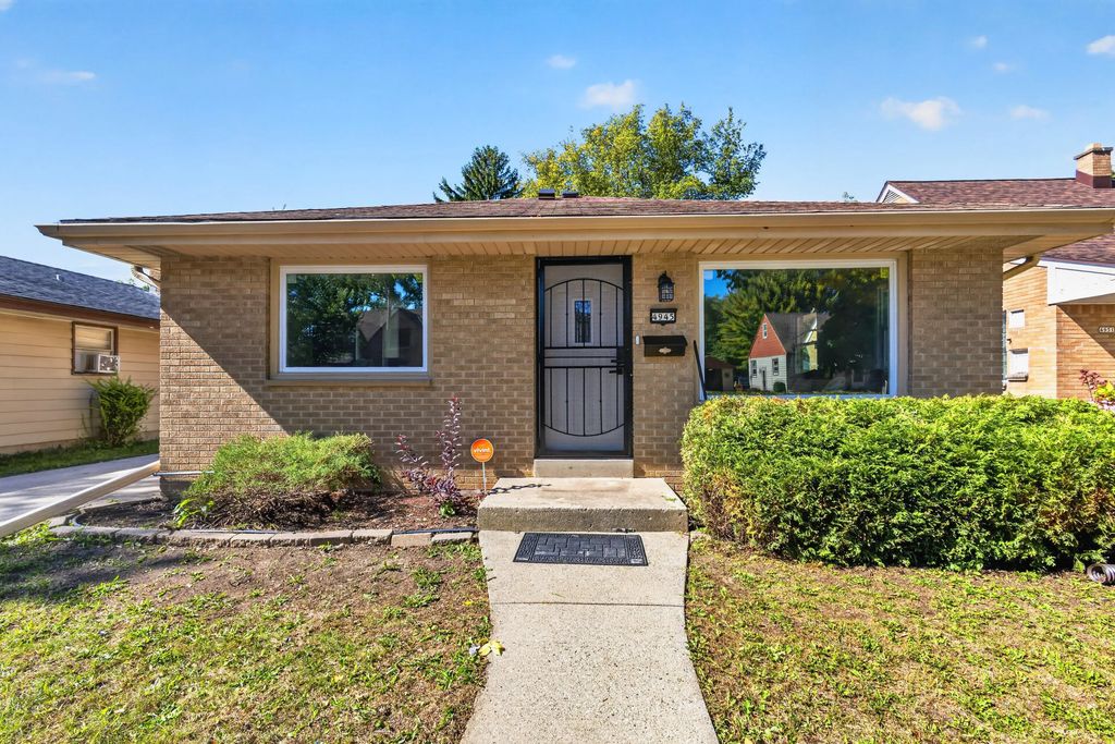4945 N 57th St, Milwaukee