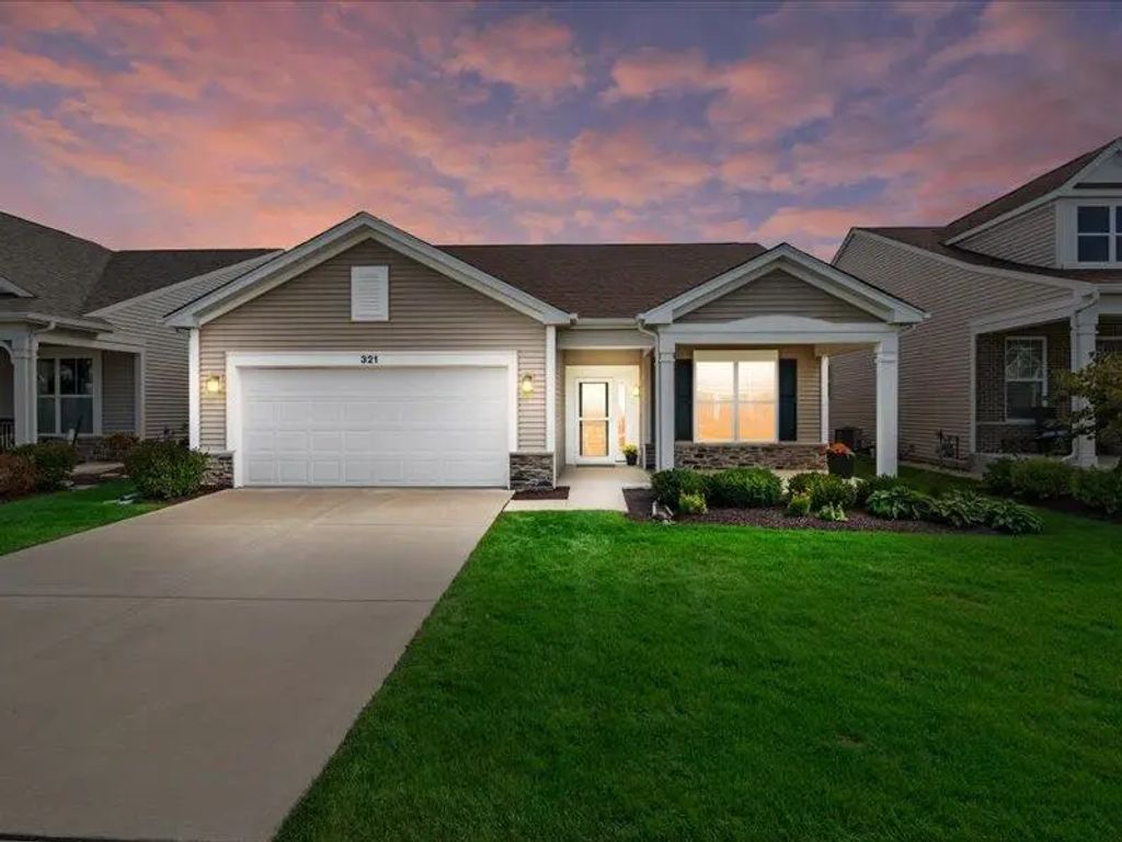 321 Bowing Way, Lake Geneva