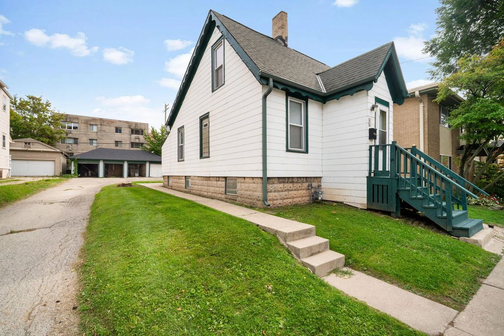 1616 N Warren Ave, Milwaukee