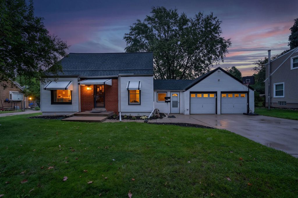 3536 S 82nd St, Milwaukee