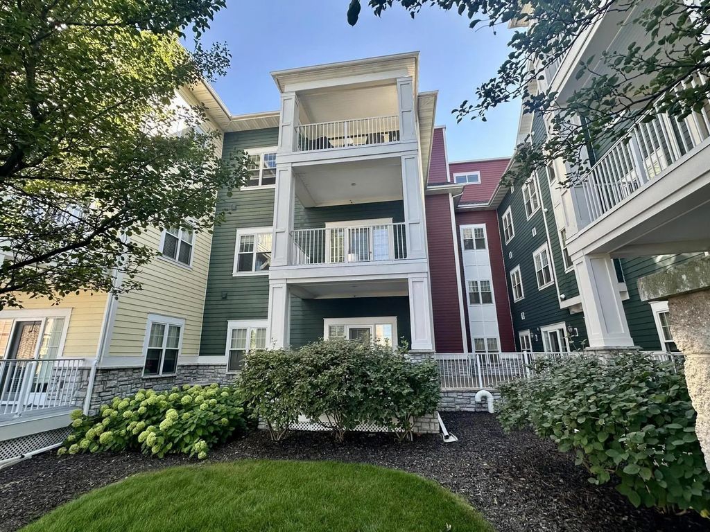 832 N 6th St 218, Sheboygan