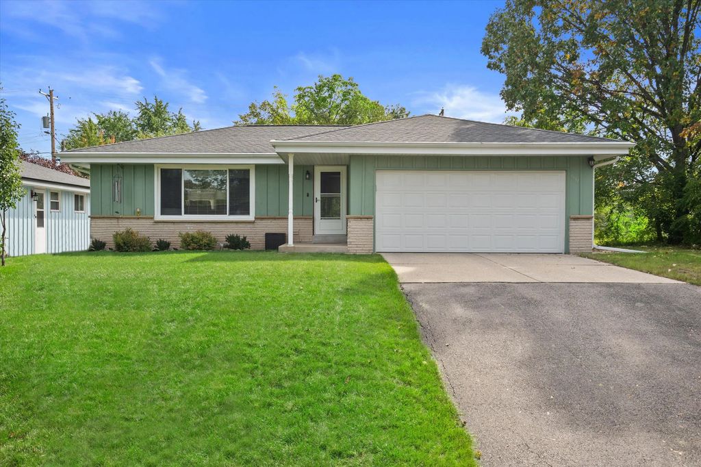 9537 W Sarasota Pl, Wauwatosa