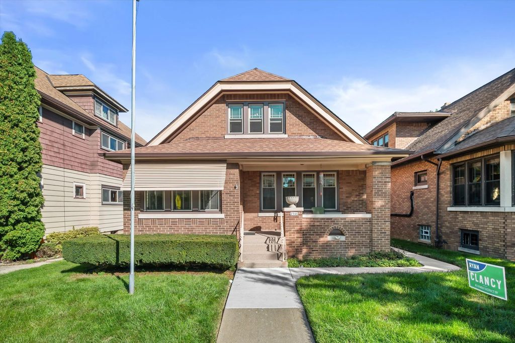 2546 S Howell Ave, Milwaukee