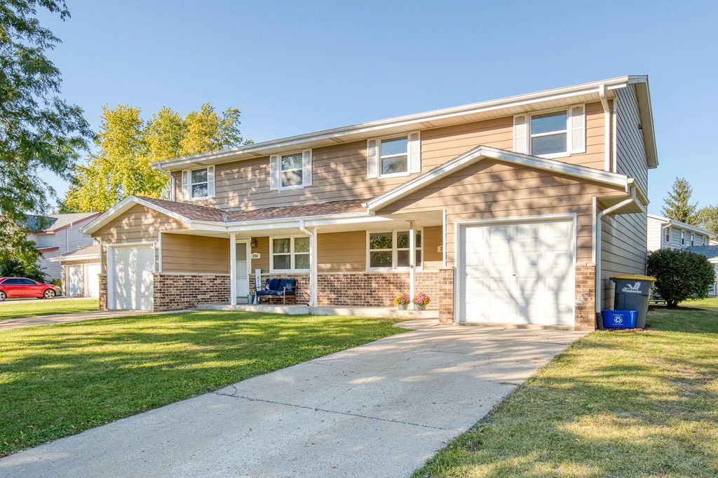 2700 Albany Ct 2702, Waukesha
