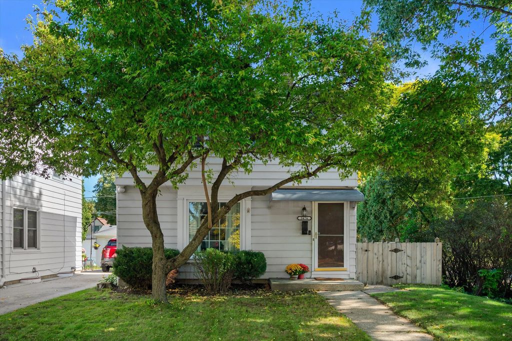 3476 S Ahmedi Ave, Milwaukee
