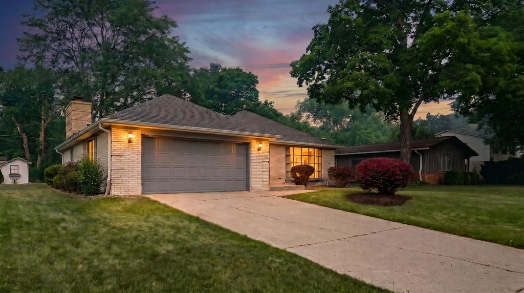 3303 S 123rd St, West Allis