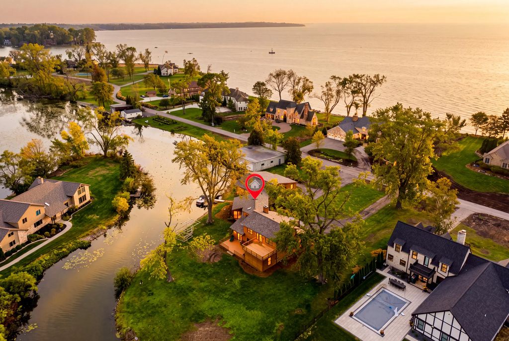 340 Lake Rd, Menasha